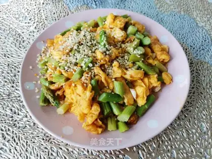Pyramid fried eggs