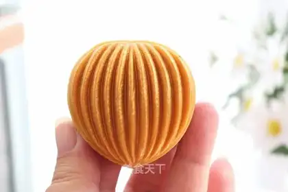 Peach-tree mooncake