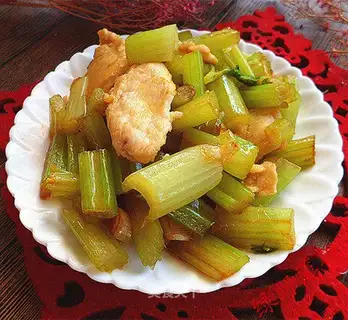 Celery fried chicken breasts
