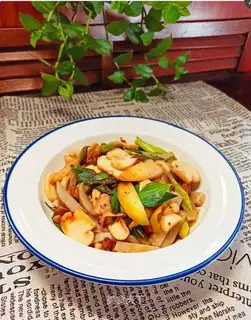 A bowl of pasta