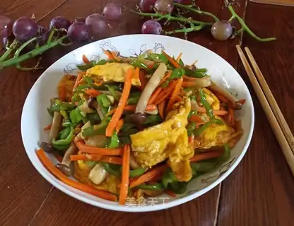 Pepper carrots, cheese and eggs