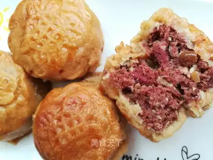 Beef mooncake