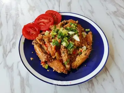 Pyramid chicken wings