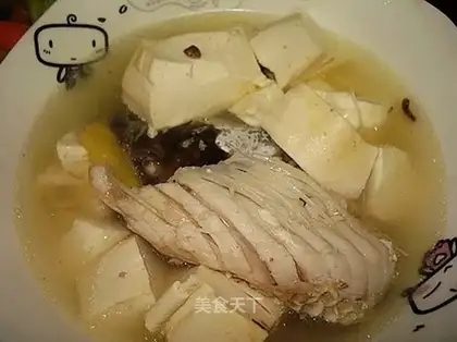 Fish head, fish bone and tofu soup