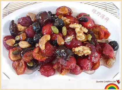 stir-fried red fruits with eight treasures