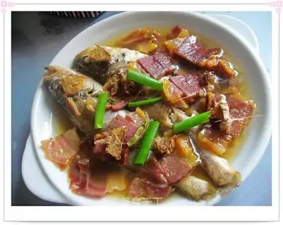 Steamed small yellow croaker with ham