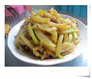 stir-fried shredded pork with gourd