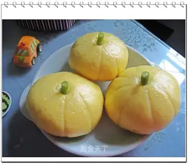 Pumpkin bean paste bun