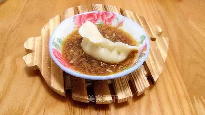 Garlic sprouts stuffed dumplings