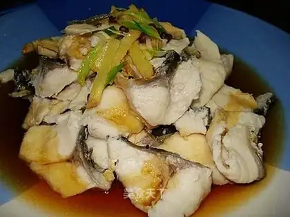 Blanch fish slices