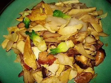 stir-fried winter mushrooms and winter bamboo shoots