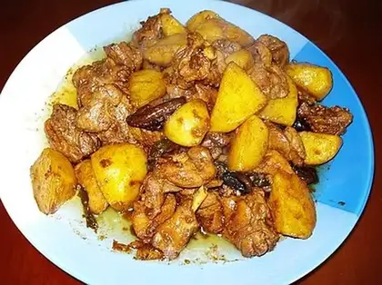 Roasted duck nuggets with potatoes