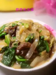 Stewed vermicelli with cabbage and fungus