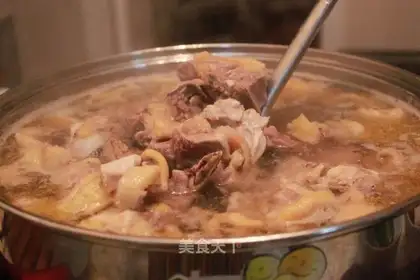Simple chicken soup hot pot