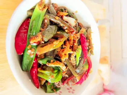 Sauce beef tripe with sour sauce chili