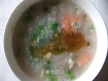 Rice porridge with fresh shrimps and mushrooms