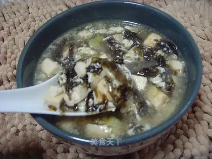 Seaweed, tofu and egg soup