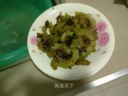stir-fried bitter gourd with dried plum vegetables