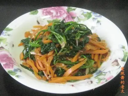 stir-fried spinach with shredded carrots