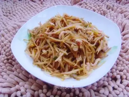 Shredded pork and pickled strips