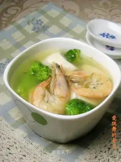 White shrimp and tofu soup