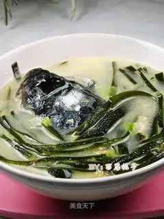 Fish head seaweed soup