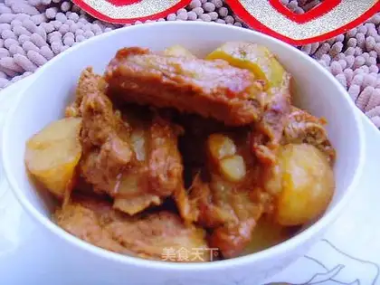 Stewed pork ribs with potatoes