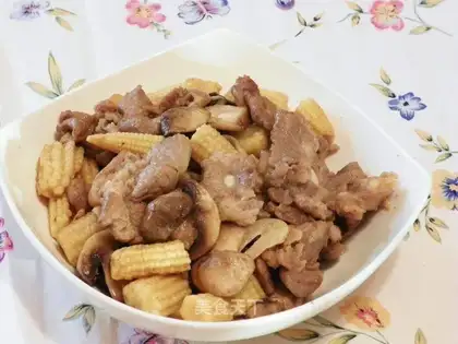 Sauteed pork with mushroom and corncob