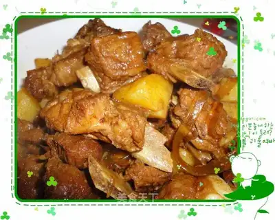 Braised potatoes with pork ribs