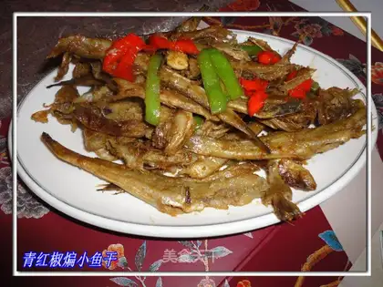 stir-fried dried fish with green and red peppers