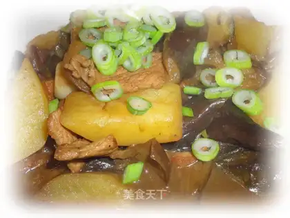 Stewed pork, eggplant and potato vermicelli