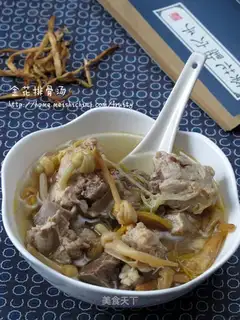 Golden flower pork ribs soup