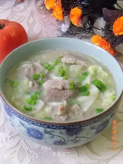 Stewed cabbage with pork slices and yam