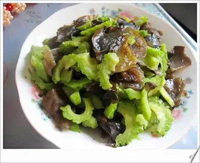 stir-fried balsam pear and fungus