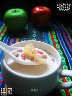 Stewed peanut and white fungus with milk