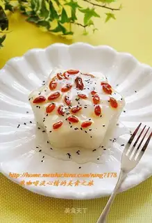 Chinese wolfberry steamed cake