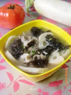 Stewed lotus root with pork slices and black fungus