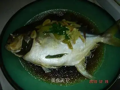 Steamed golden pomfret