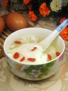 Pudan eggs brewed with wolfberry wine