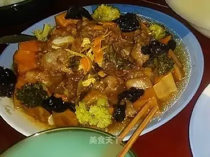 Steamed pork ribs with pumpkin
