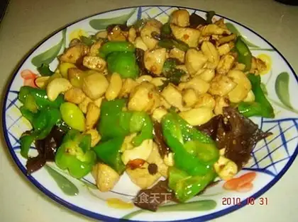 stir-fried diced chicken with three fruits
