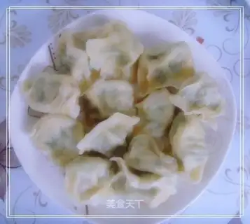 Dumplings stuffed with cucumber and egg