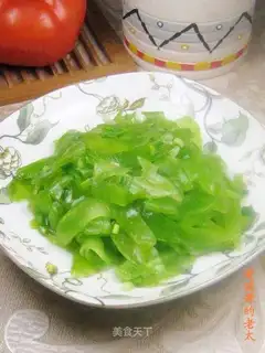 Mixed lettuce with scallion oil