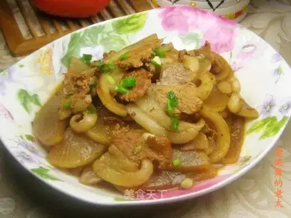 Stewed carrot with pork slices