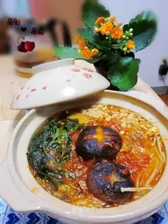 Tomato vegetable pot