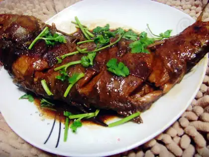 Braised yellow croaker in soy sauce
