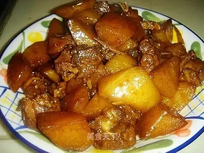 Stewed radish with chicken legs