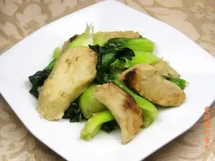 Boiled taro with green vegetables