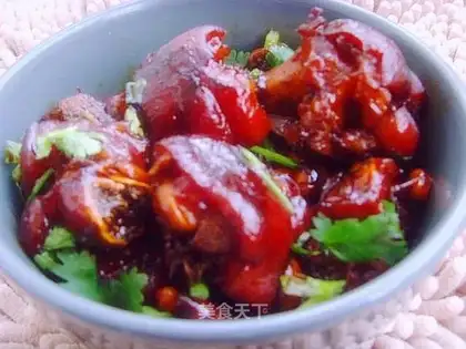 Braised pork knuckle with soybeans
