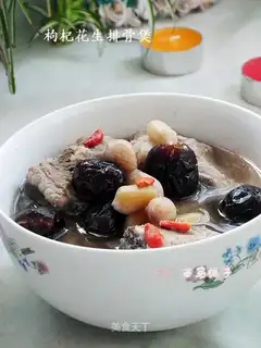 Peanut, wolfberry, pork ribs, casserole